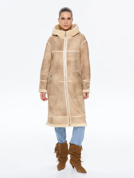 Бежевая женская дубленка с капюшоном 2061, размер 44, артикул 65210-0