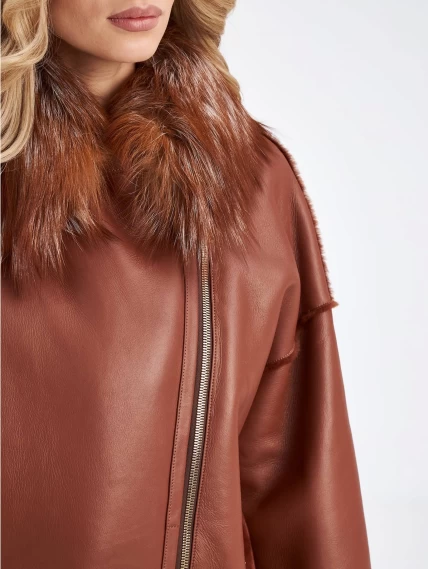 Женская куртка оверсайз из натуральной овчины с воротником из меха лисицы премиум класса 2042, виски, размер 42, артикул 63510-3