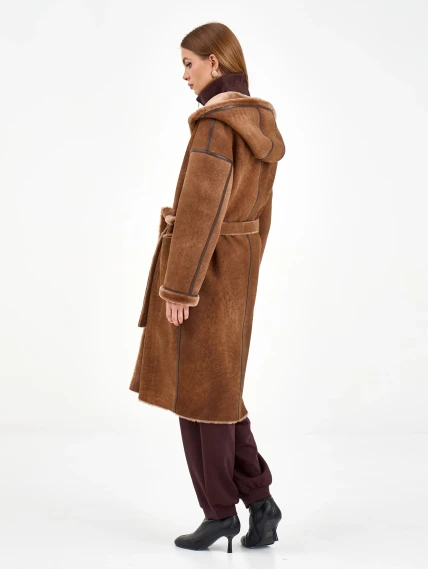 Длинная женская дубленка с капюшоном 2079, коричневая, размер 46, артикул 65120-5