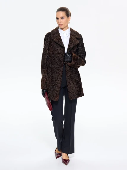 Короткая женская шуба из меха каракульчи Алиса, коричневая, размер 48, артикул 65560-4