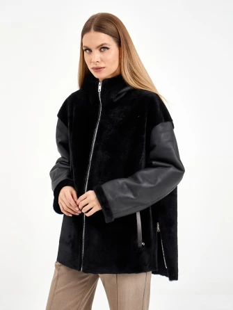 Короткая черная женская дубленка с капюшоном 2076-0