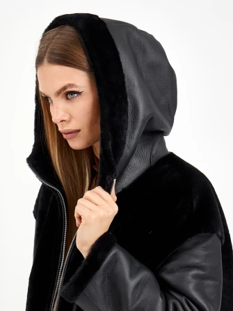 Короткая черная женская дубленка с капюшоном 2076-1